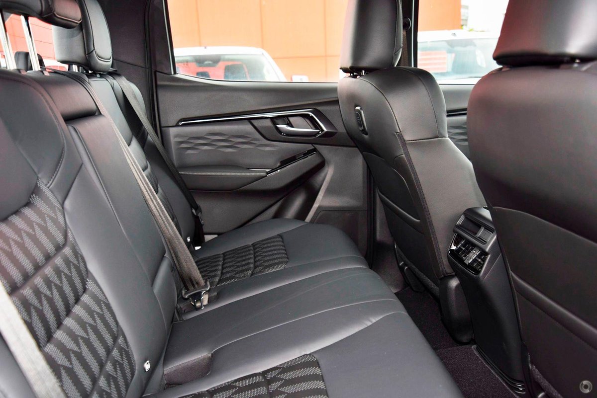 2025 Isuzu D-MAX BLADE MY25.5 4X4 Dual Range image 8