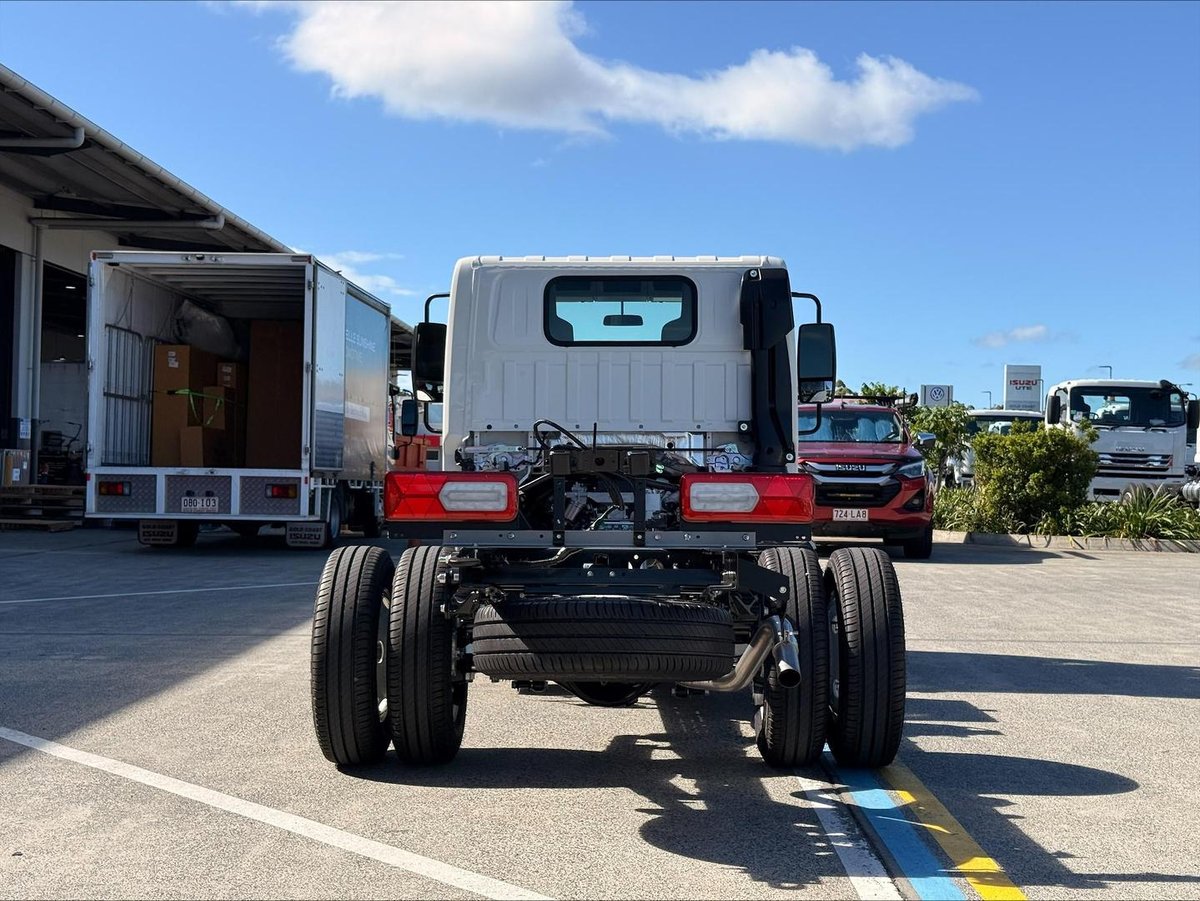 2026 Isuzu N Series image 6