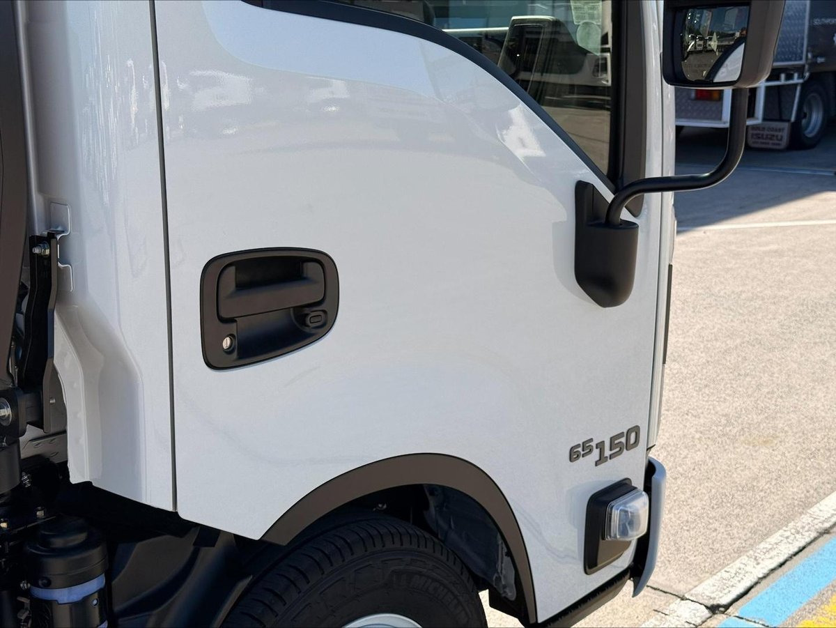 2026 Isuzu N Series image 11