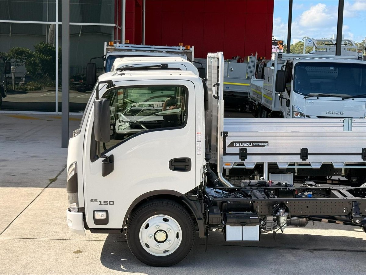 2026 Isuzu N Series image 17