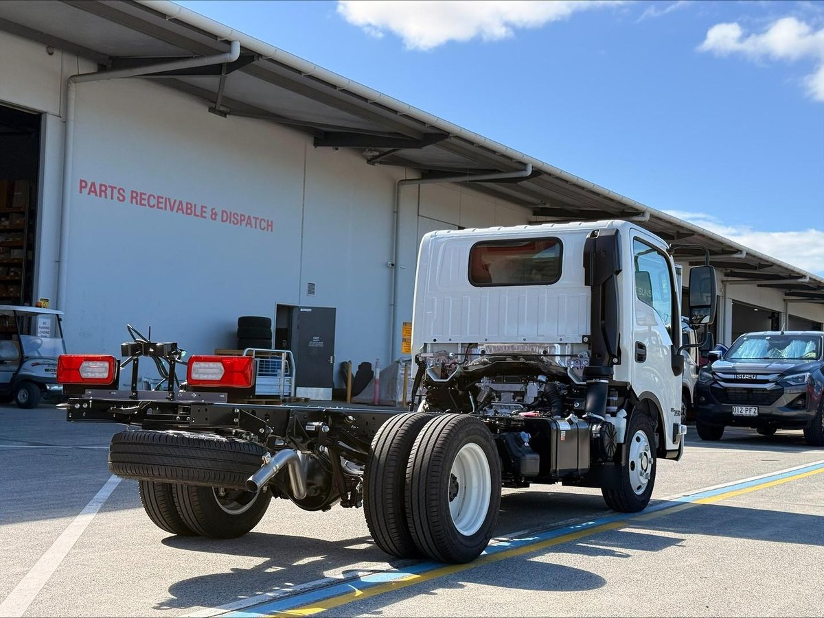 2026 Isuzu N Series image 7