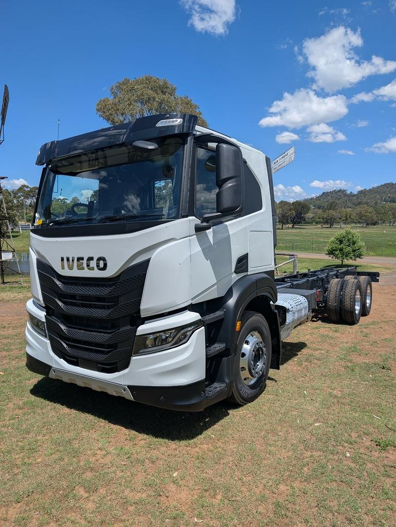 2025 Iveco S-Way AT230 image 4