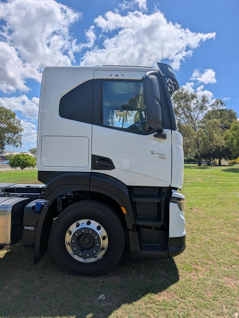 2025 Iveco S-Way AT230 image 3