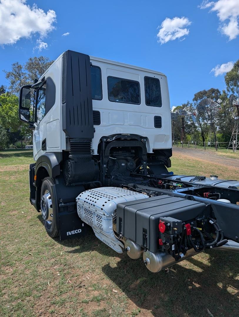 2025 Iveco S-Way AT230 image 8