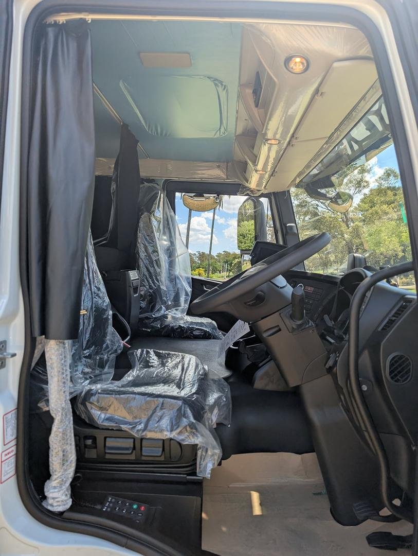 2025 Iveco S-Way AT230 image 15