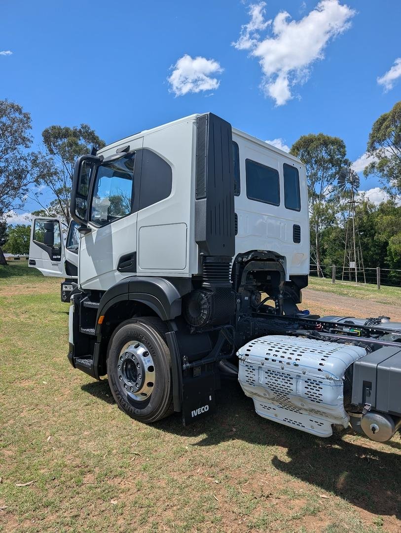 2025 Iveco S-Way AT230 image 6
