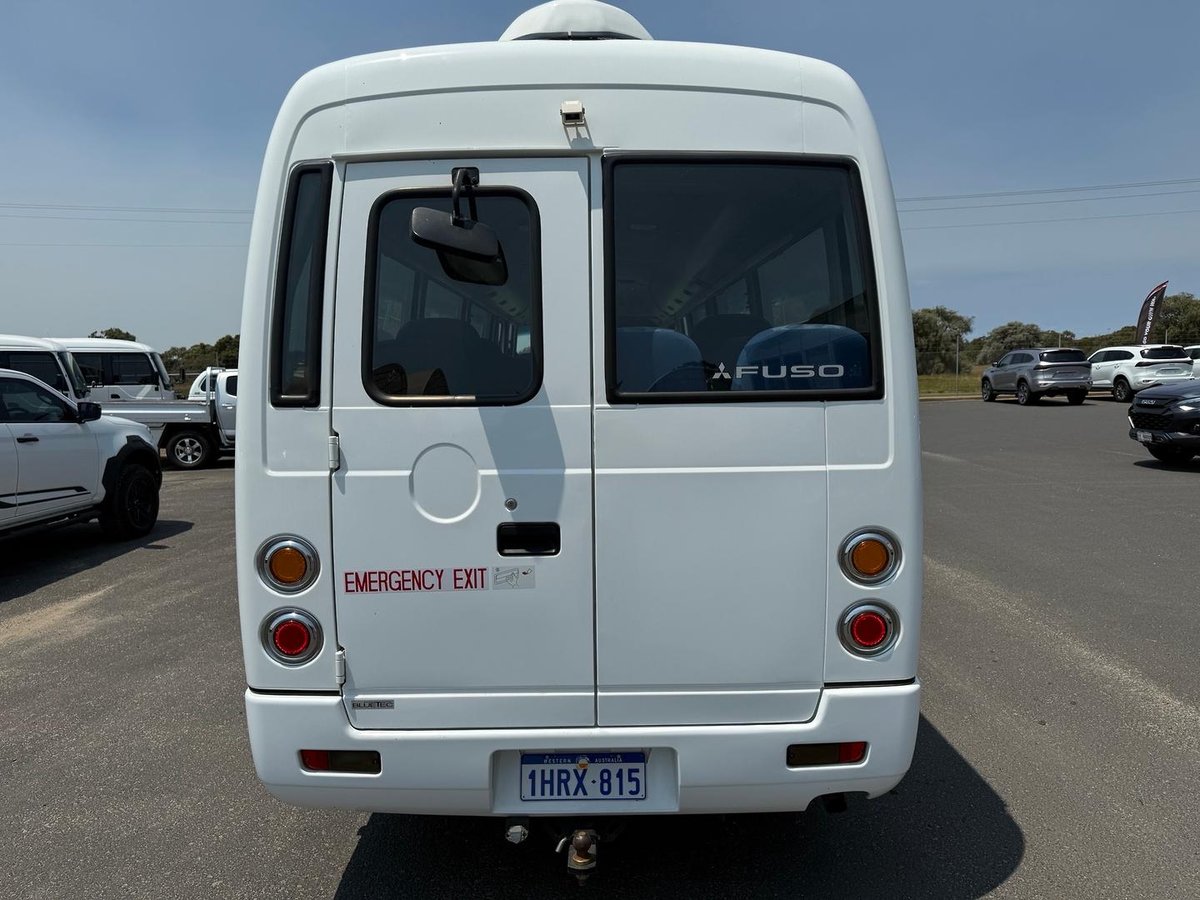2022 Fuso Rosa Deluxe 25 Seater image 11