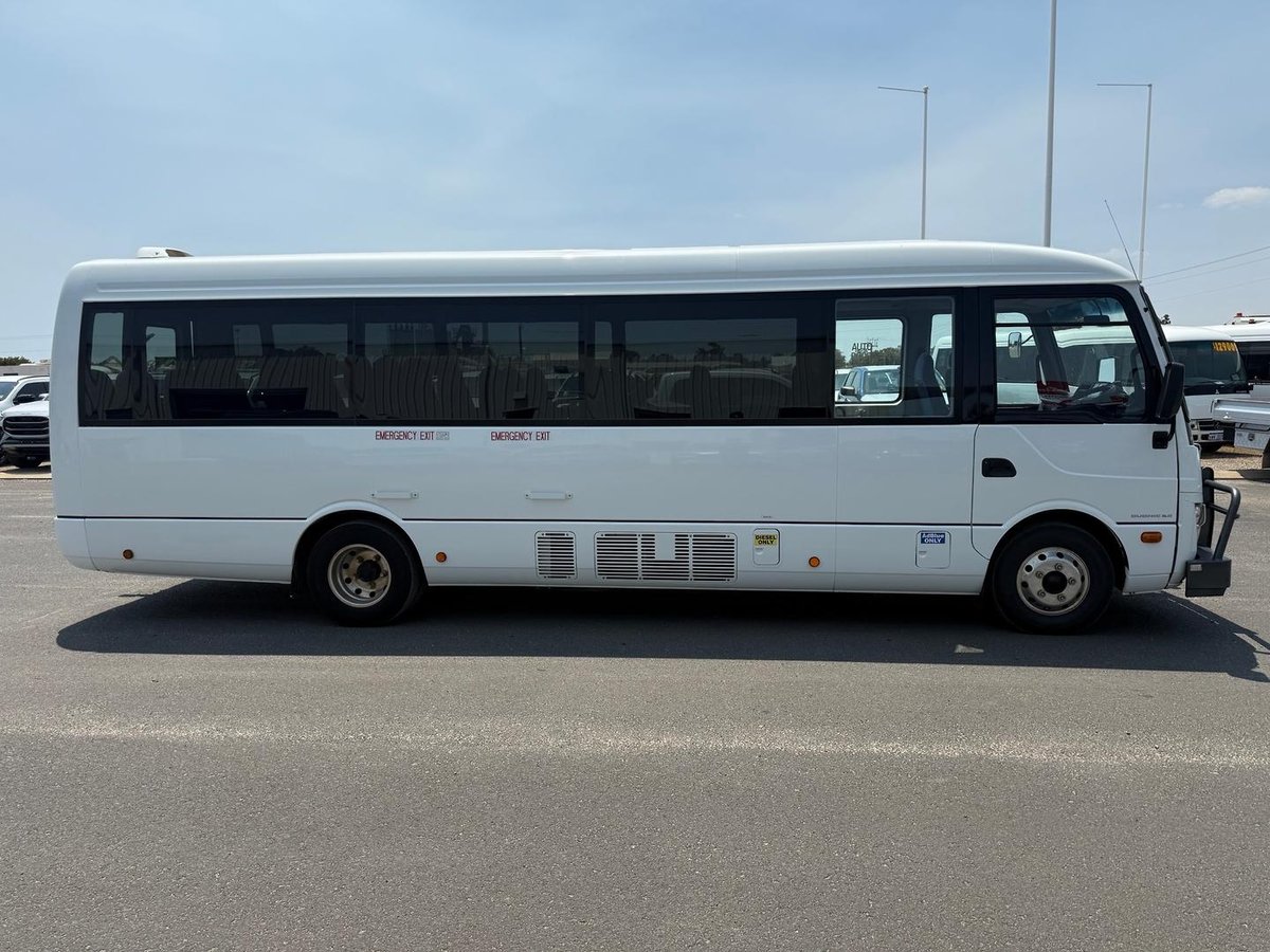 2022 Fuso Rosa Deluxe 25 Seater image 9