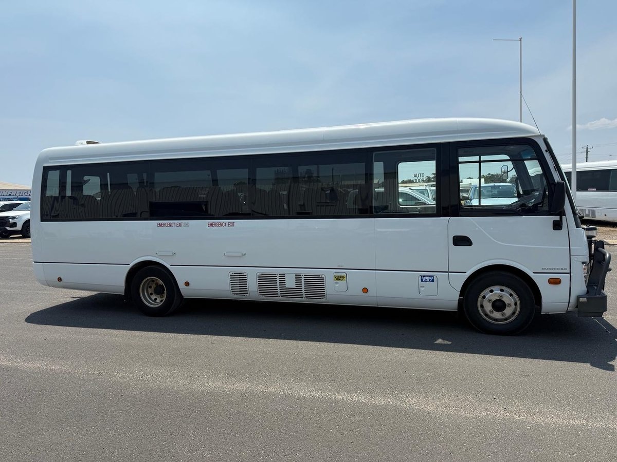 2022 Fuso Rosa Deluxe 25 Seater image 8