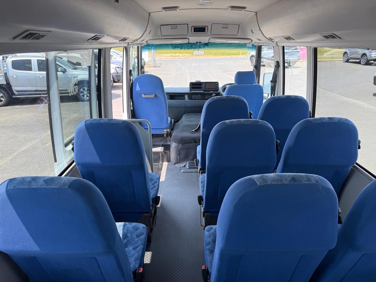 2022 Fuso Rosa Deluxe 25 Seater image 19
