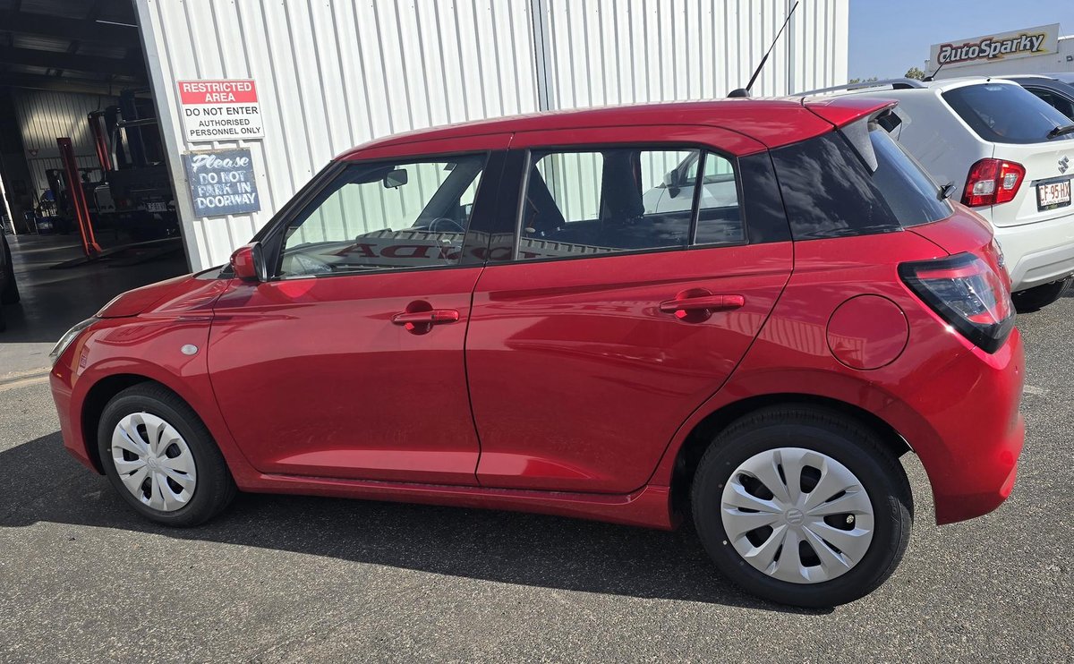 2025 Suzuki Swift Hybrid UZ image 7