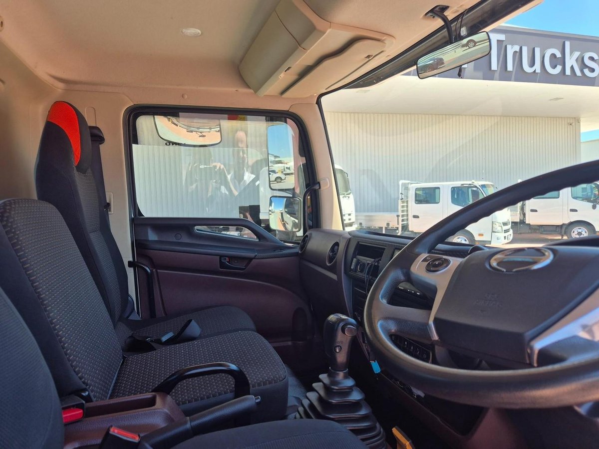 2019 Hino Fc 1022-500 Series 5 Ton Tilt Tray image 4