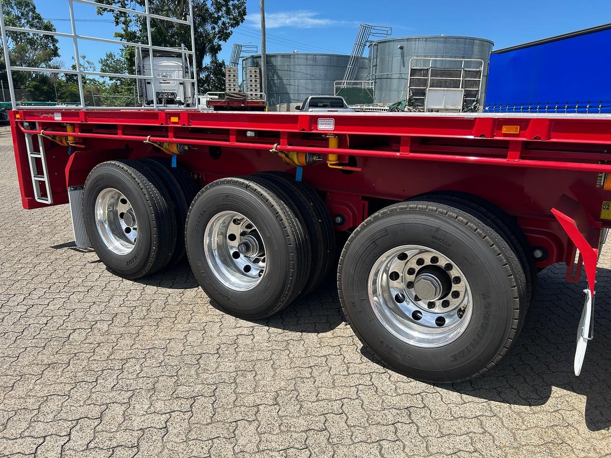 2025 Cimc 45' / 13.7m Flat Top B Trailer, In Brisbane Red image 10
