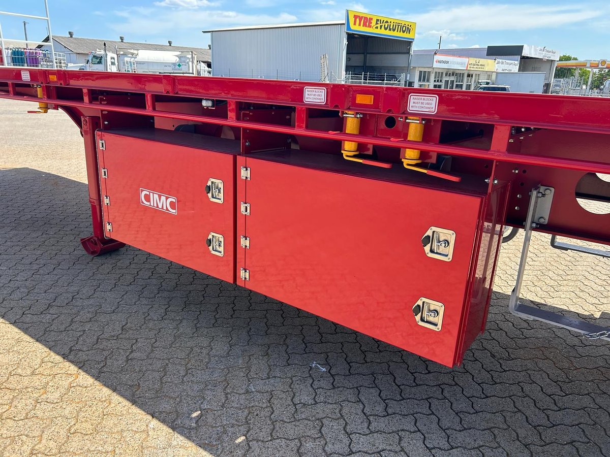 2025 Cimc 45' / 13.7m Flat Top B Trailer, In Brisbane Red image 18