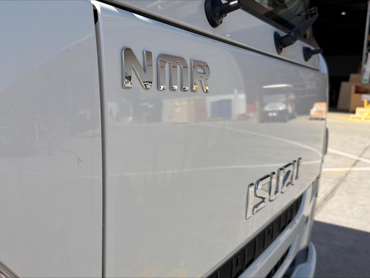 2025 Isuzu N Series image 9