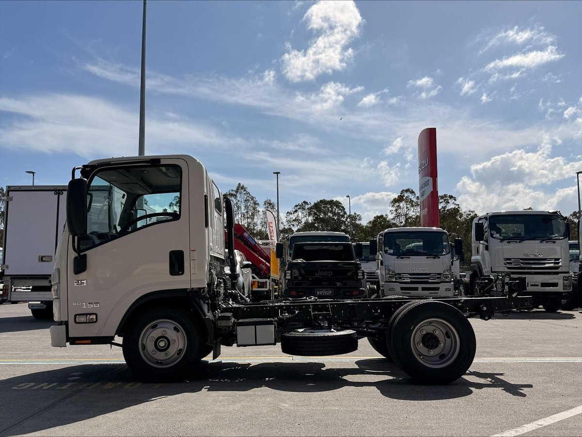 2025 Isuzu N Series image 4