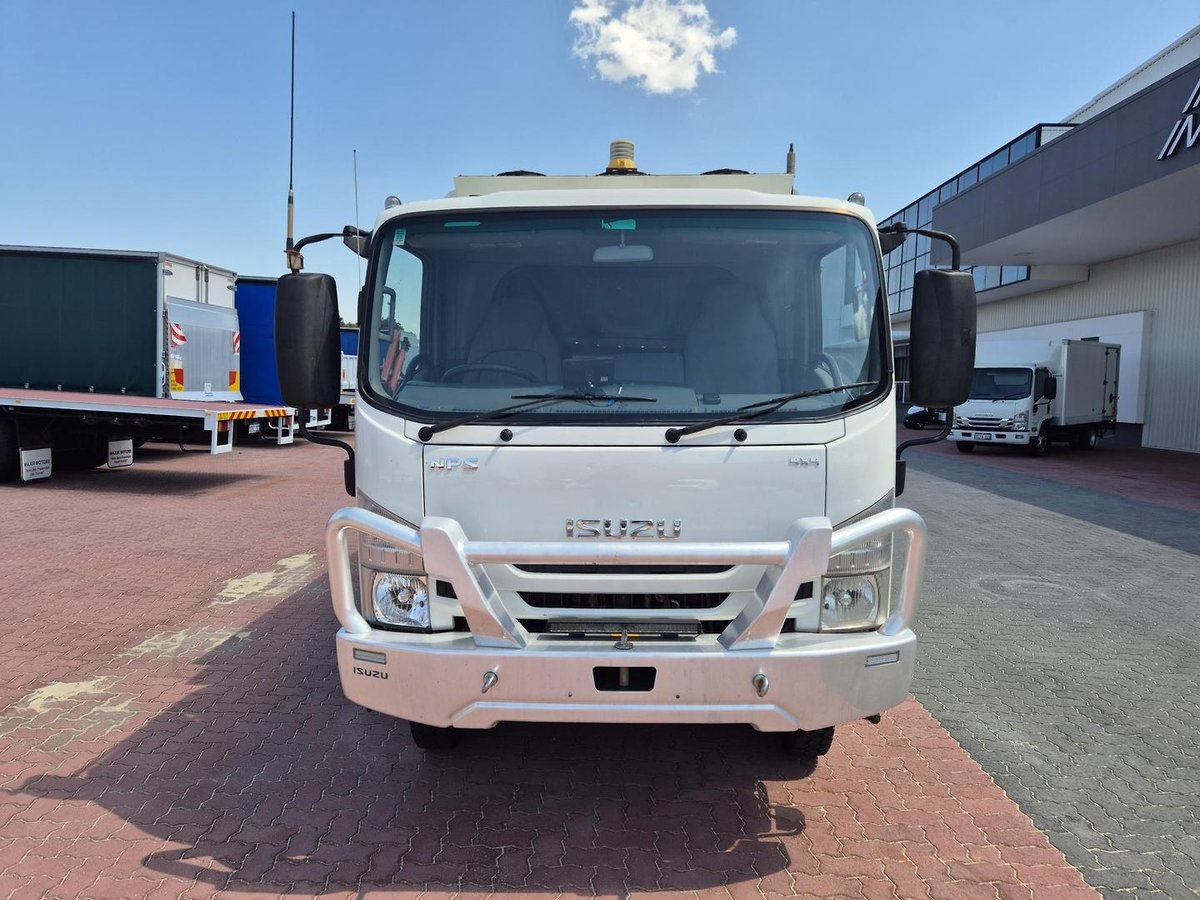 2020 Isuzu Nps75-155 Amt 4X4 Coach 18 Seat Bus image 3