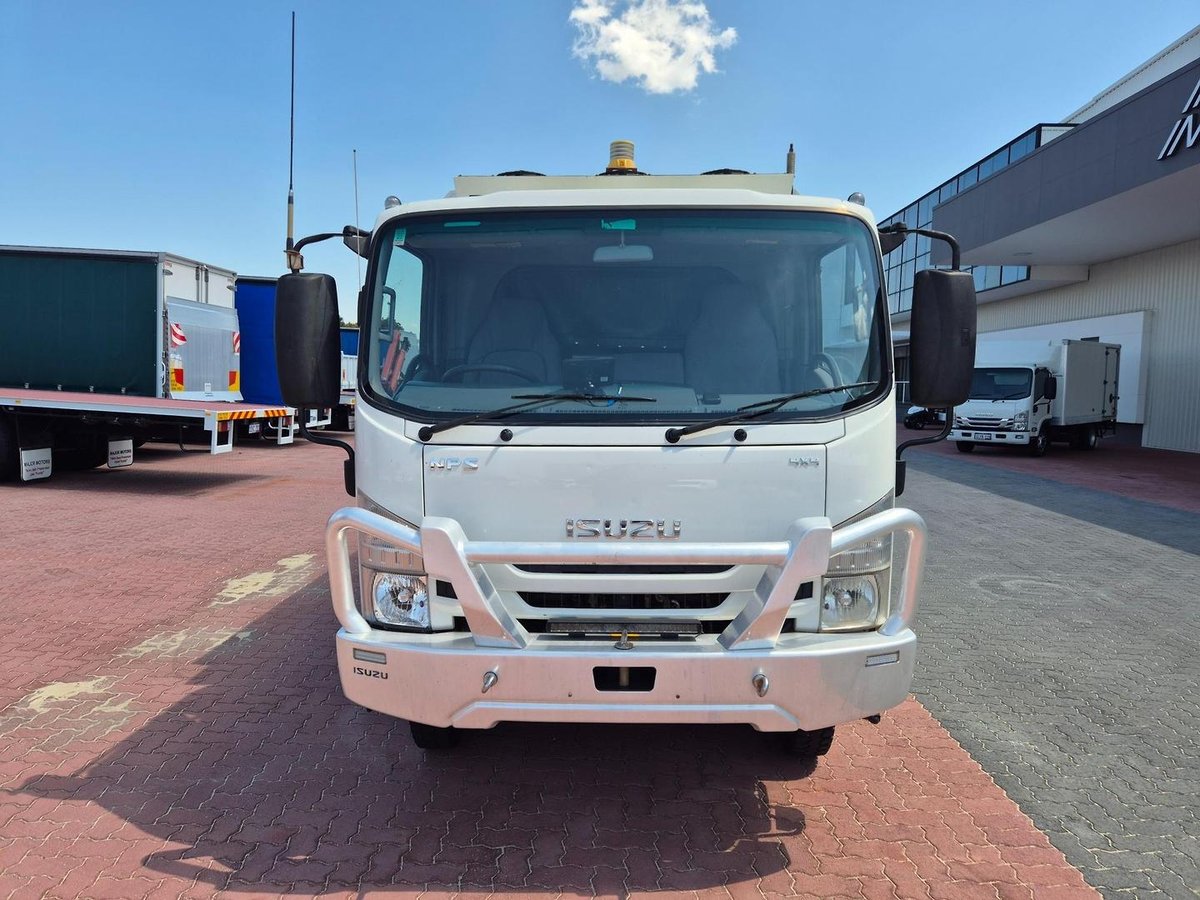 2020 Isuzu Nps75-155 Amt 4X4 Coach 18 Seat Bus image 19