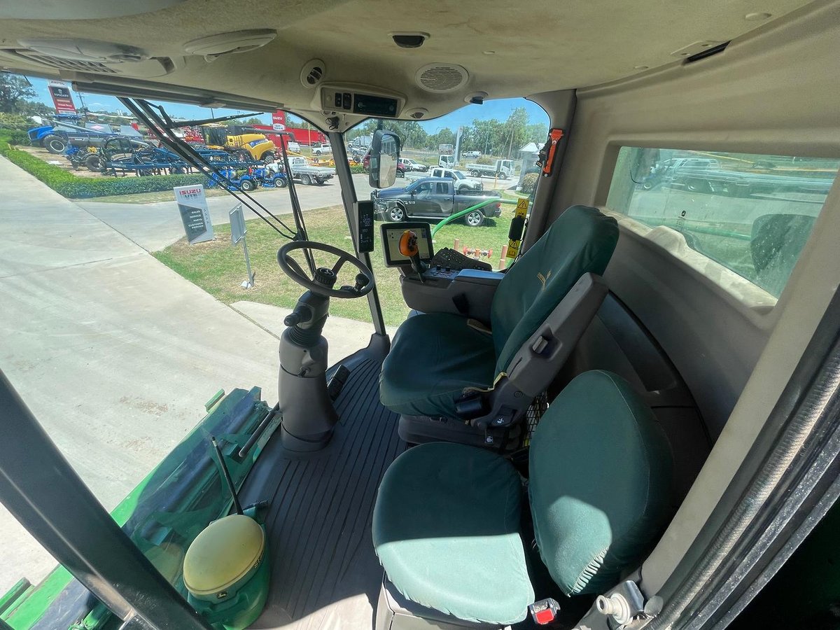 2017 John Deere S680 image 12
