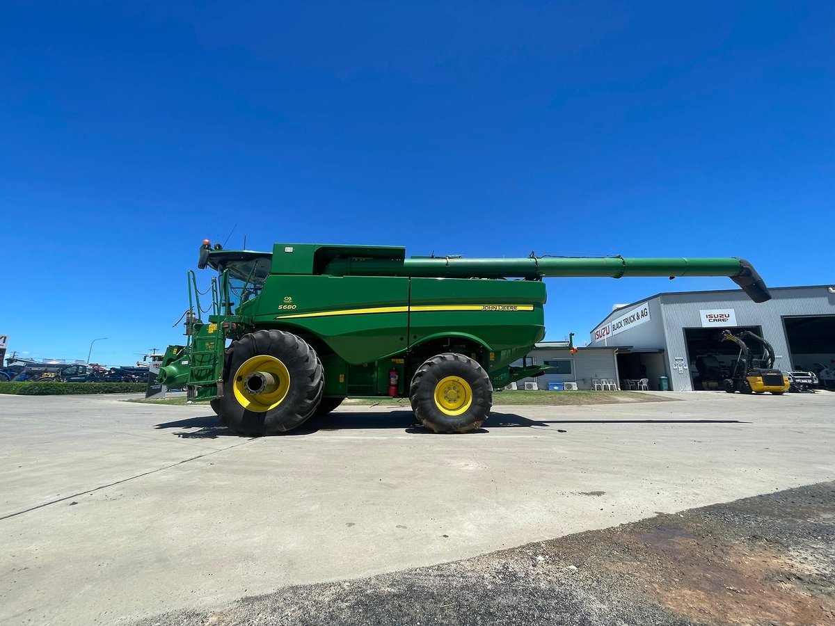 2017 John Deere S680 image 2