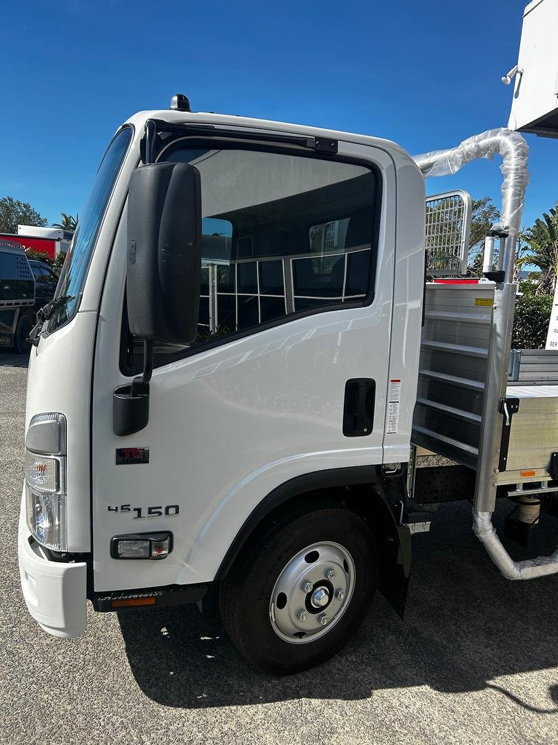 2024 Isuzu N Series NNR 55/45-150 Traypack image 4