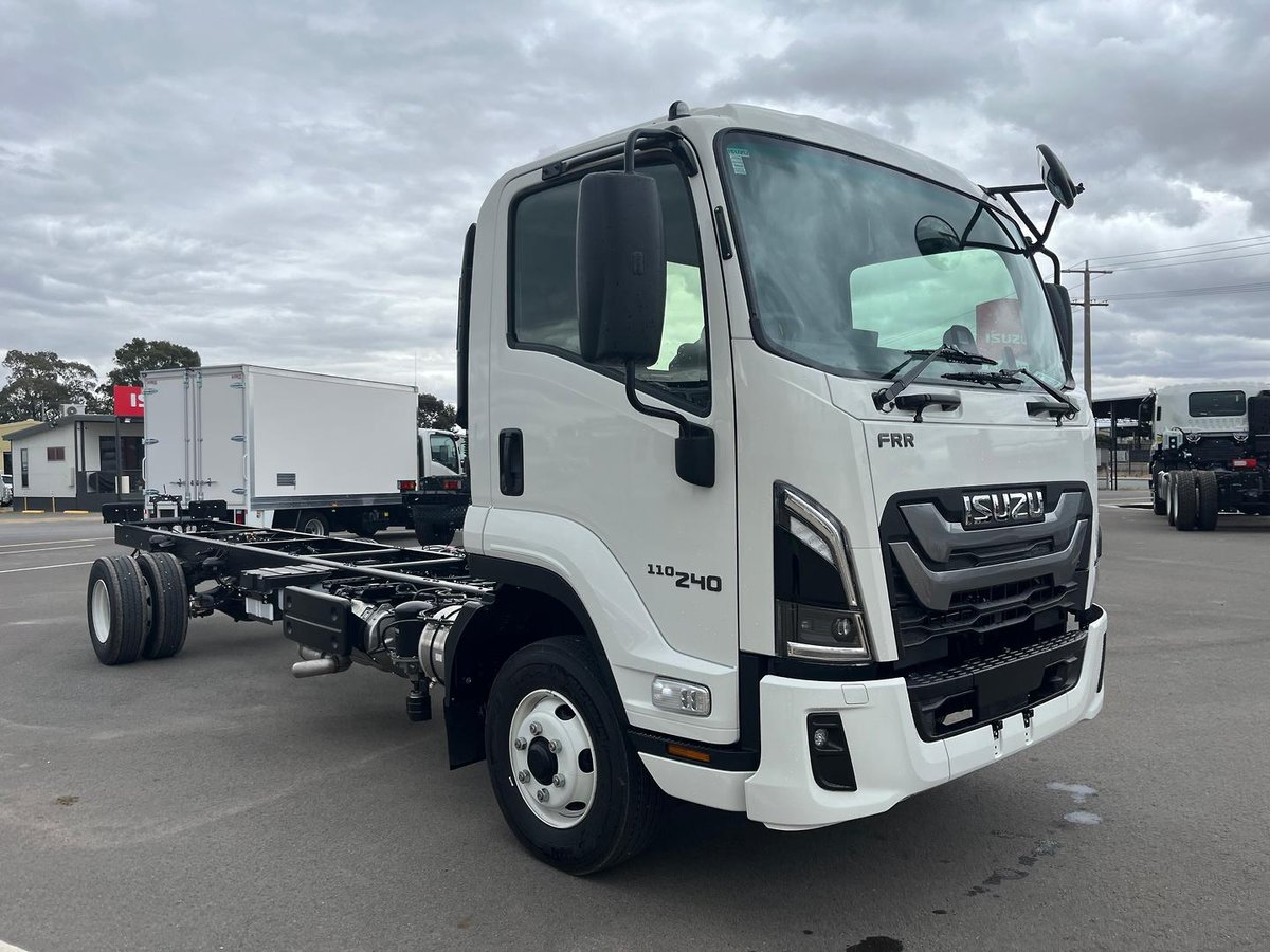 2025 Isuzu Frr 110-240 image 3