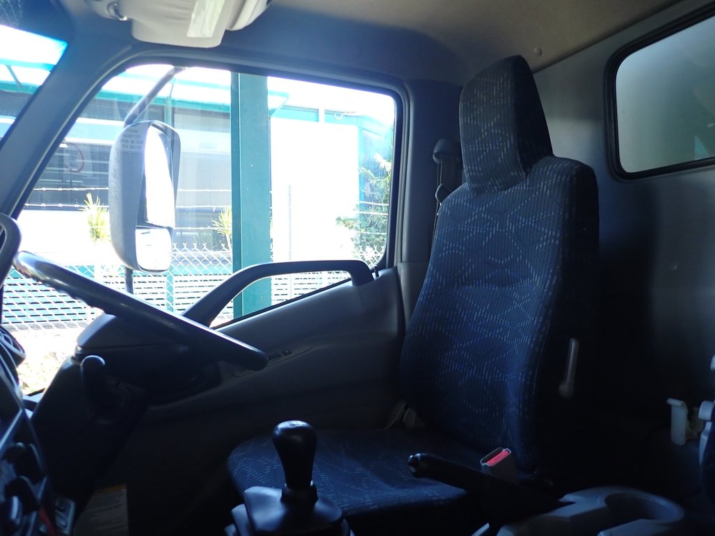 2015 Hino Dutro 917 image 16