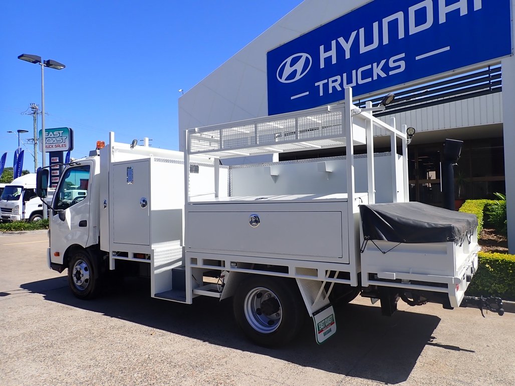 2015 Hino Dutro 917 image 23