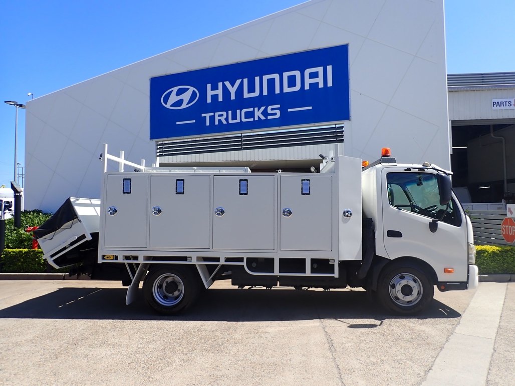 2015 Hino Dutro 917 image 7
