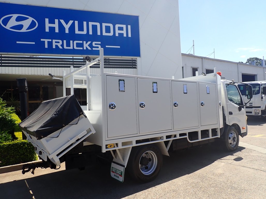 2015 Hino Dutro 917 image 8