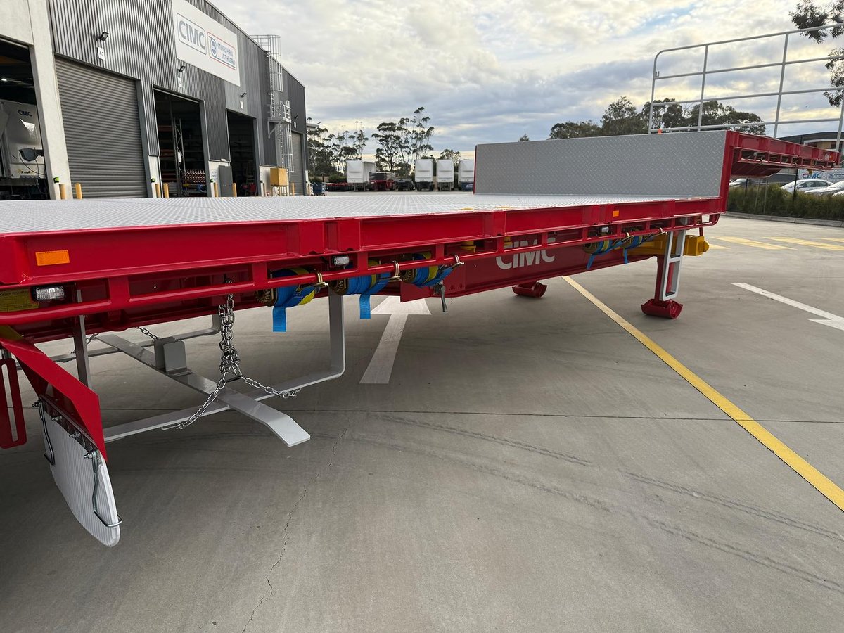 2025 CIMC 45' Drop Deck image 18