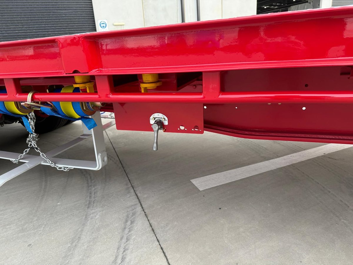 2025 CIMC 45' Drop Deck image 10