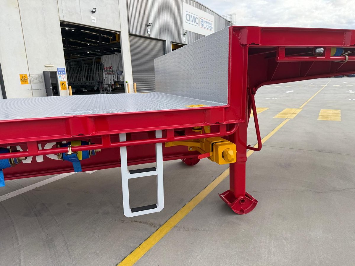 2025 CIMC 45' Drop Deck image 11