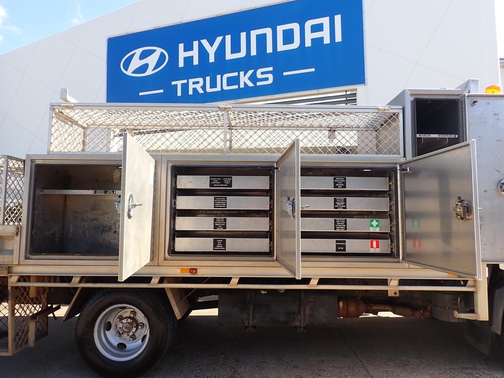 2012 Hino 300 617 image 12
