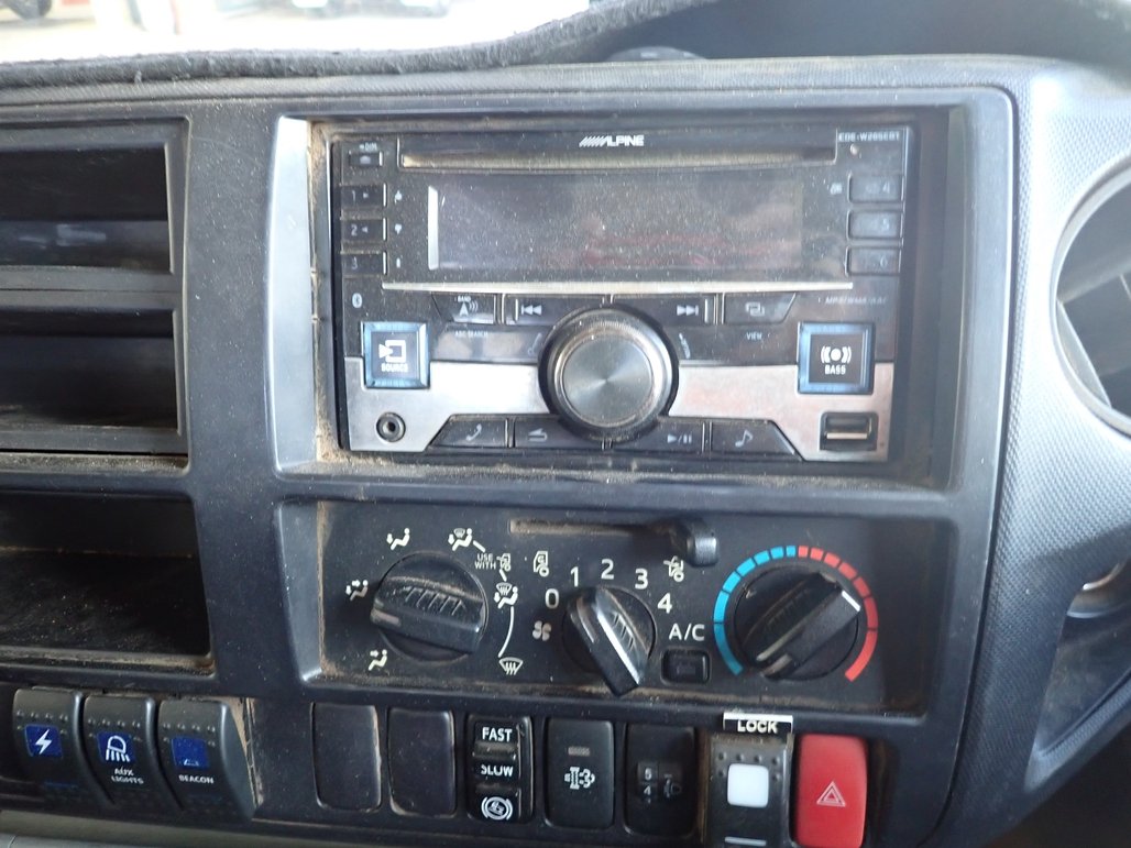 2012 Hino 300 617 image 17