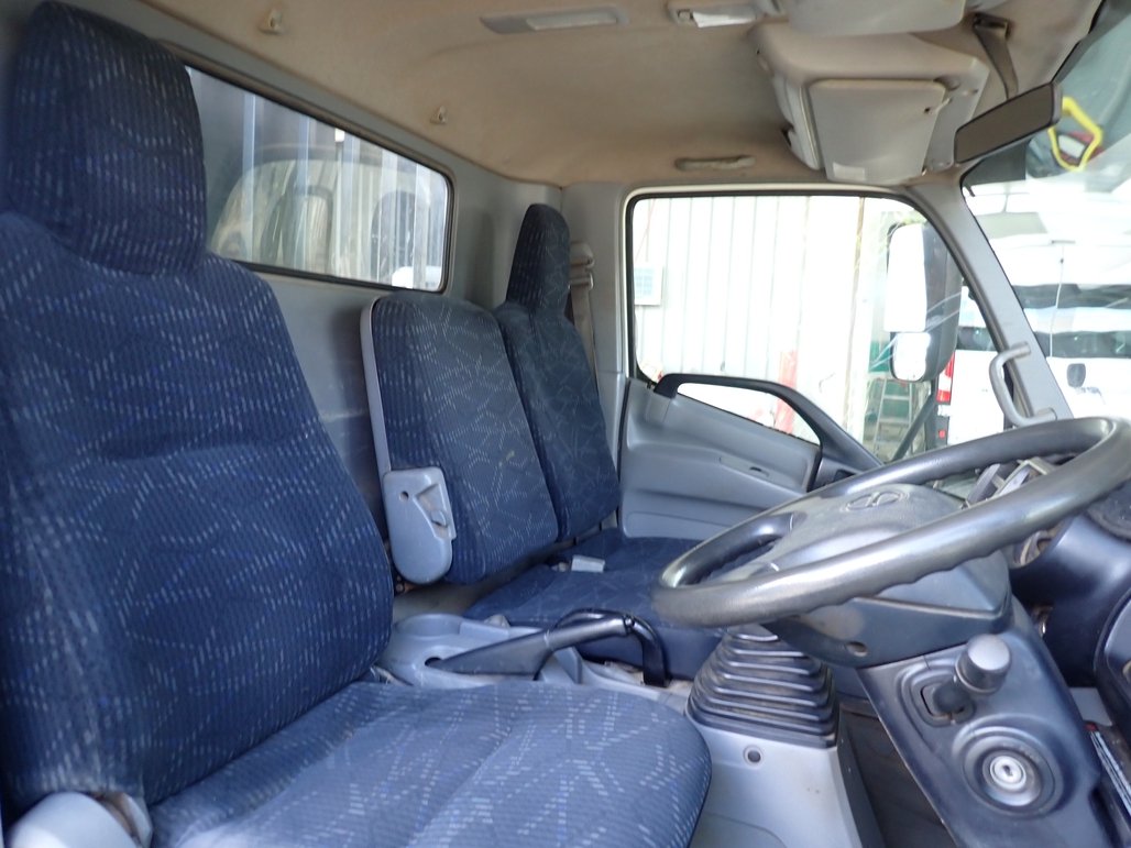 2012 Hino 300 617 image 18