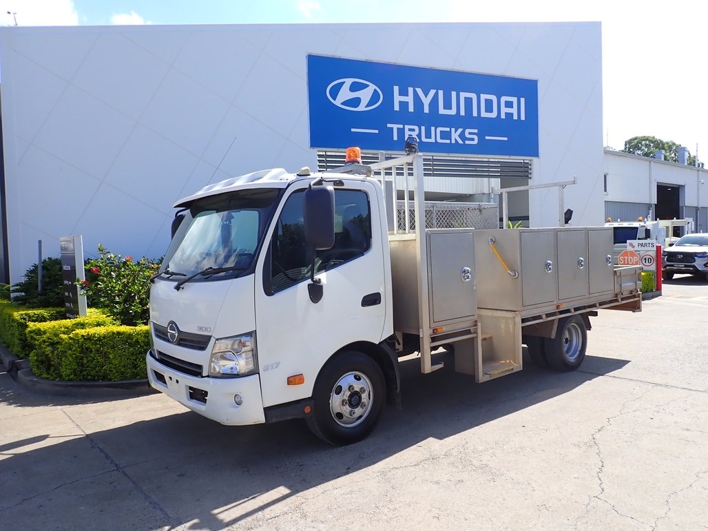 2012 Hino 300 617
