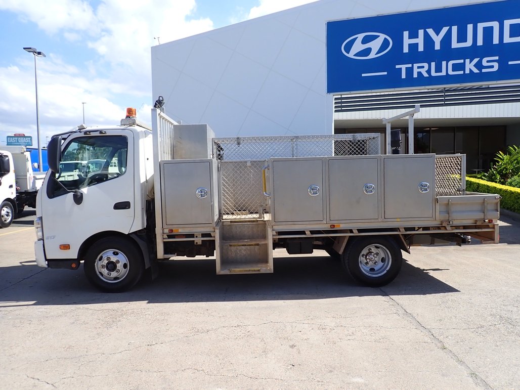 2012 Hino 300 617 image 2