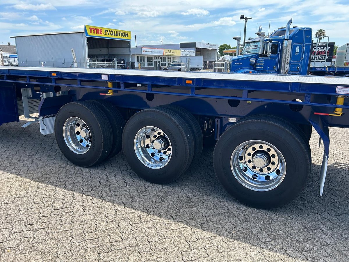 2025 Cimc 45' / 13.7m Flat Top B Trailer, In Brisbane Blue image 15