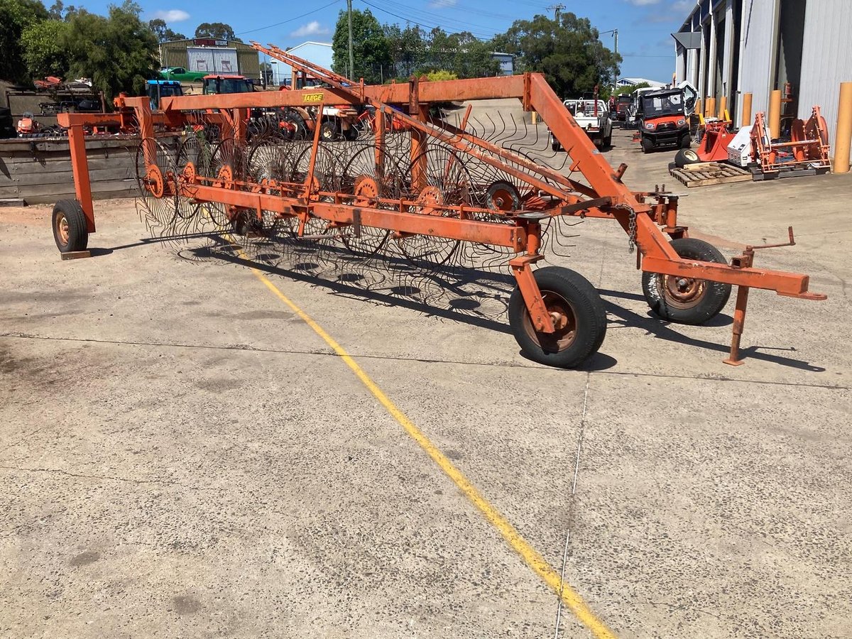 1990 Taege 12 Wheel Rake image 2