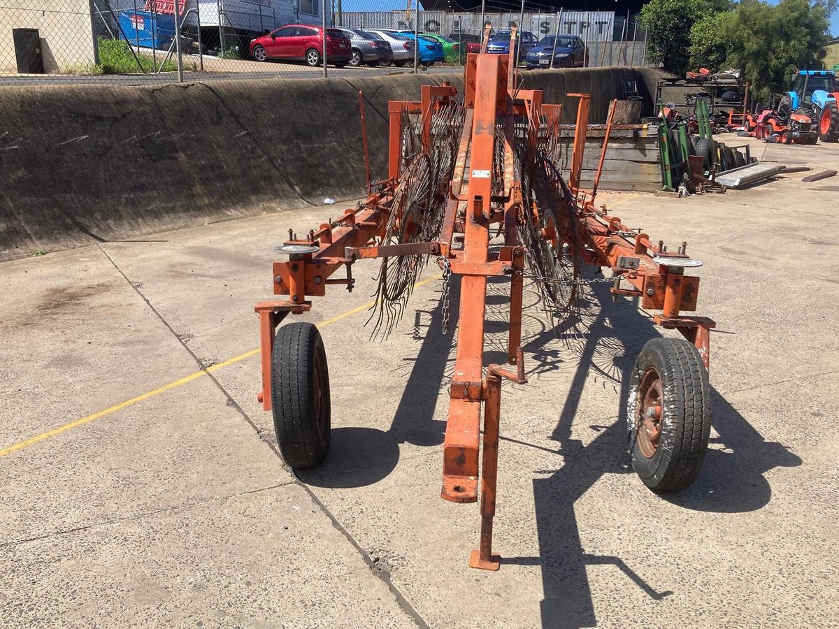 1990 Taege 12 Wheel Rake image 3