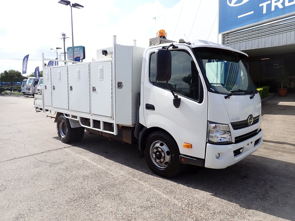 2015 Hino Dutro 300 image 7