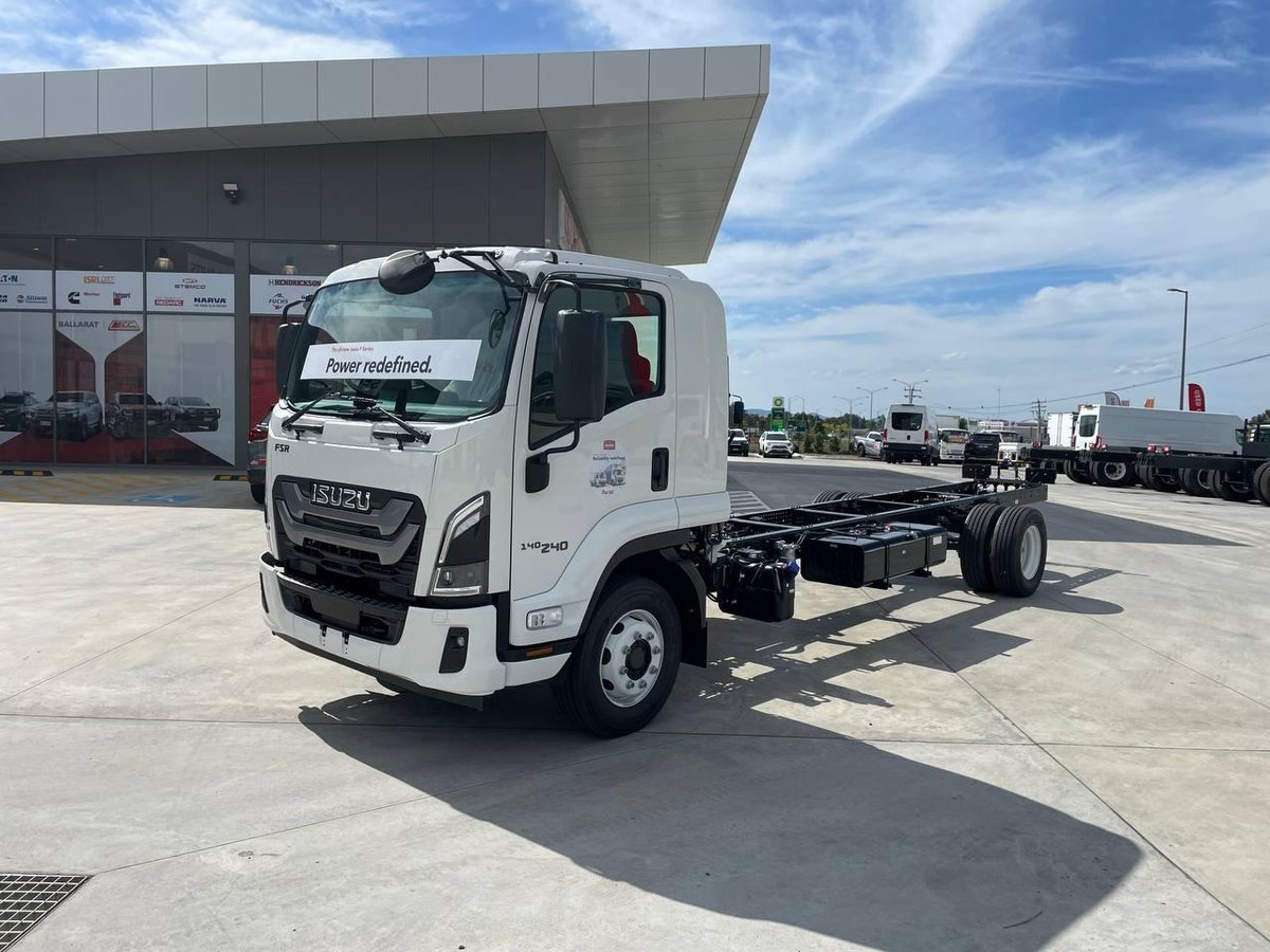2025 Isuzu F Series image 4