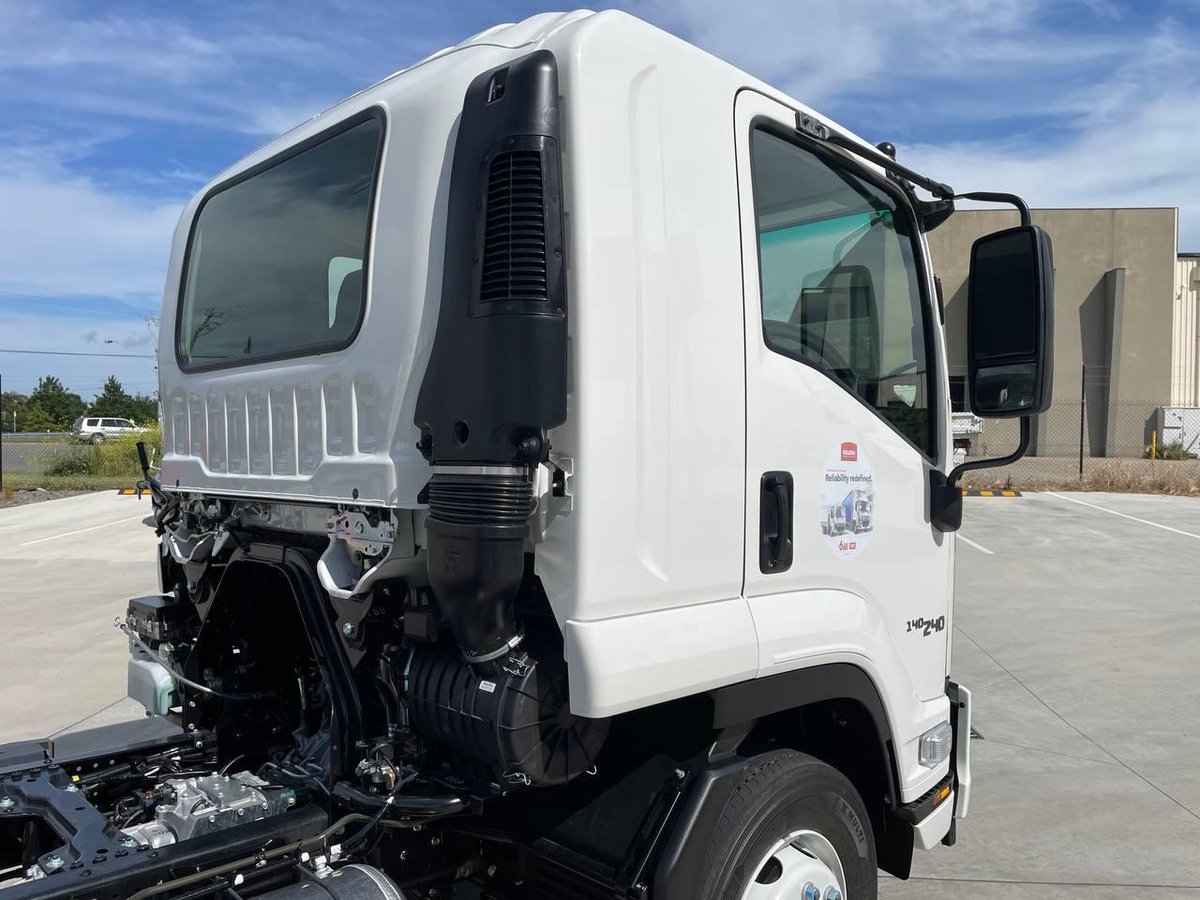 2025 Isuzu F Series image 10