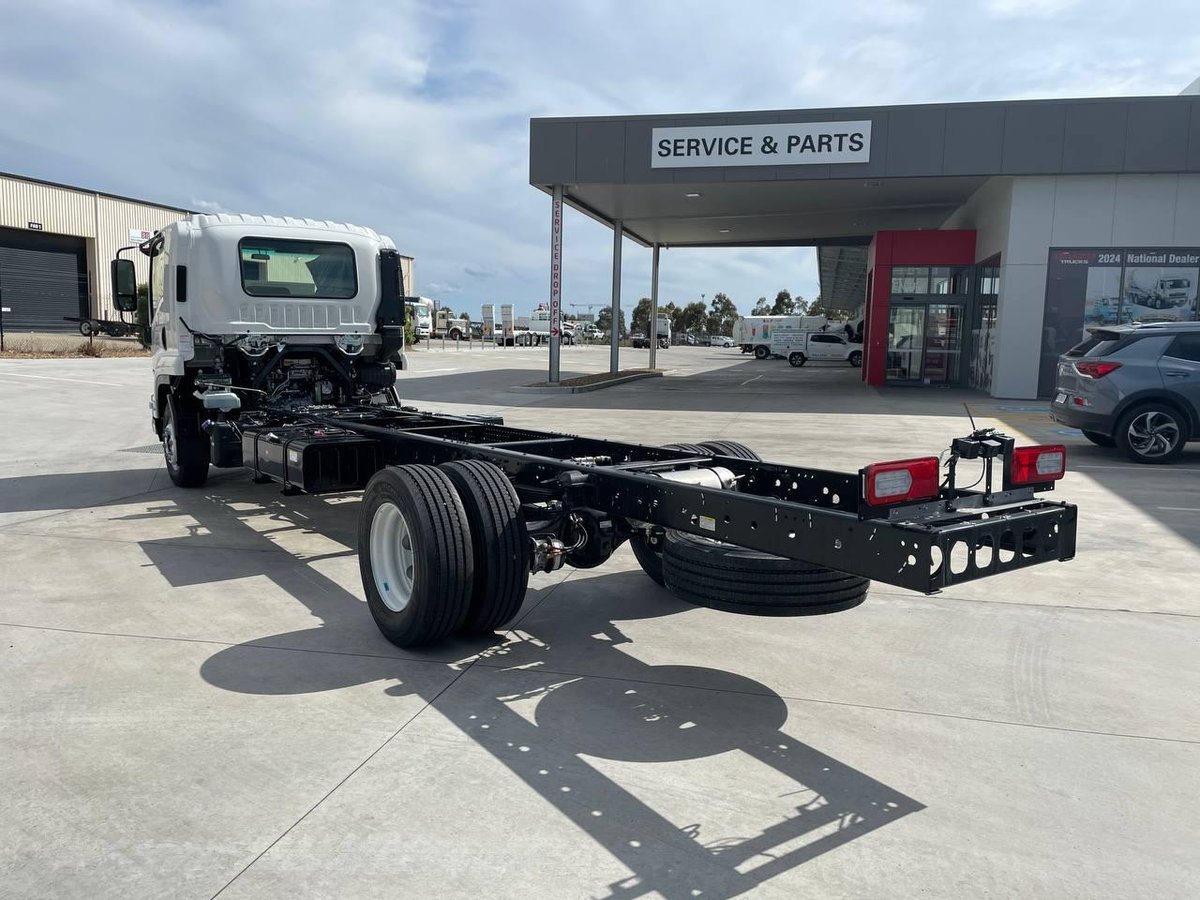 2025 Isuzu F Series image 6