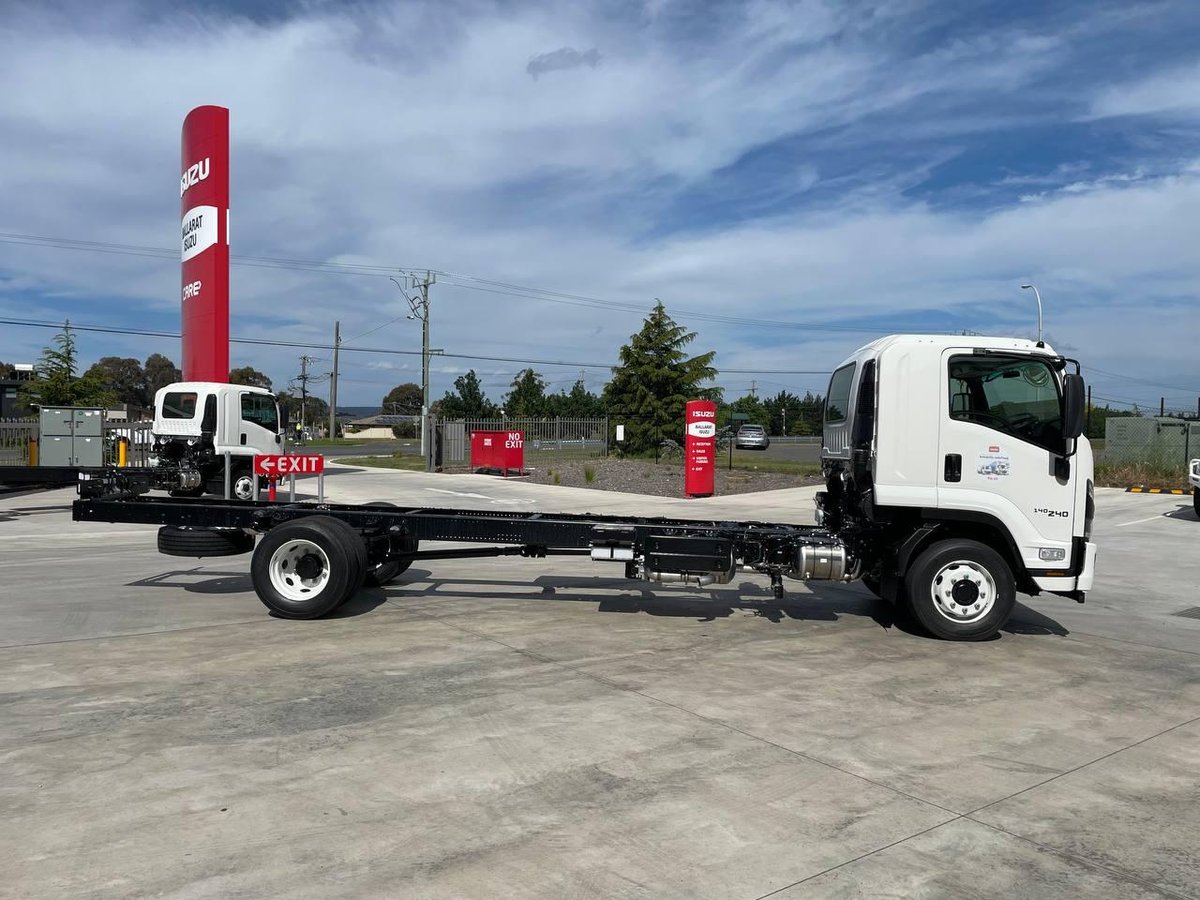 2025 Isuzu F Series image 4