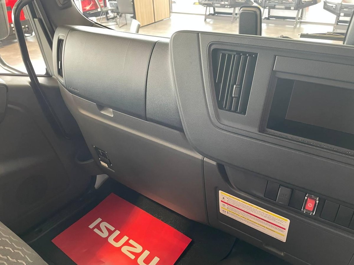 2025 Isuzu F Series image 19