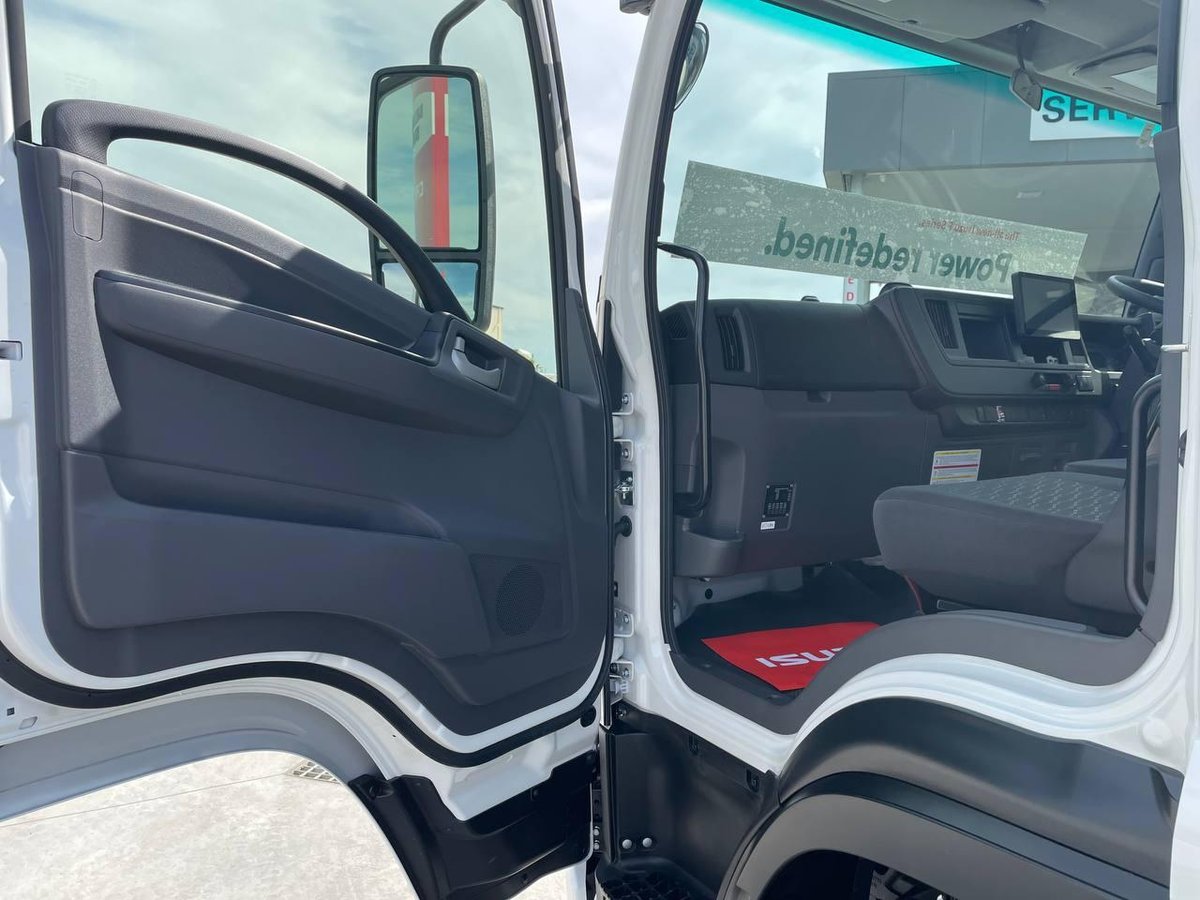 2025 Isuzu F Series image 25