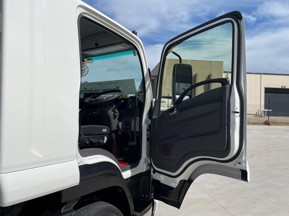2025 Isuzu F Series image 26