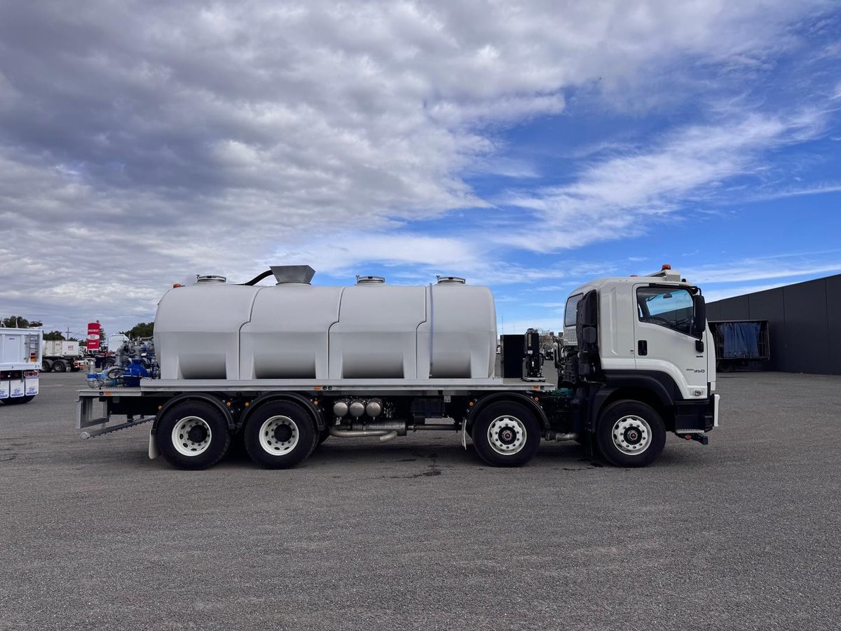 2023 Isuzu F Series Fyj300-350 image 4